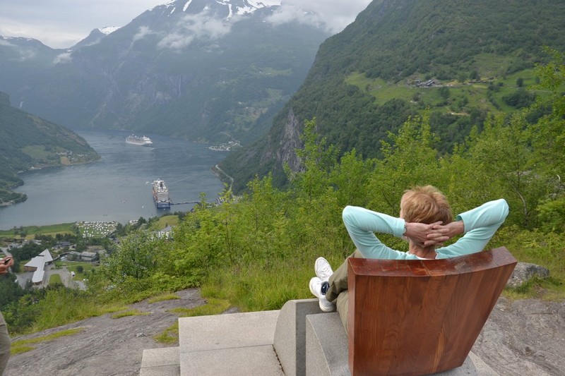 Queen Sonja bench